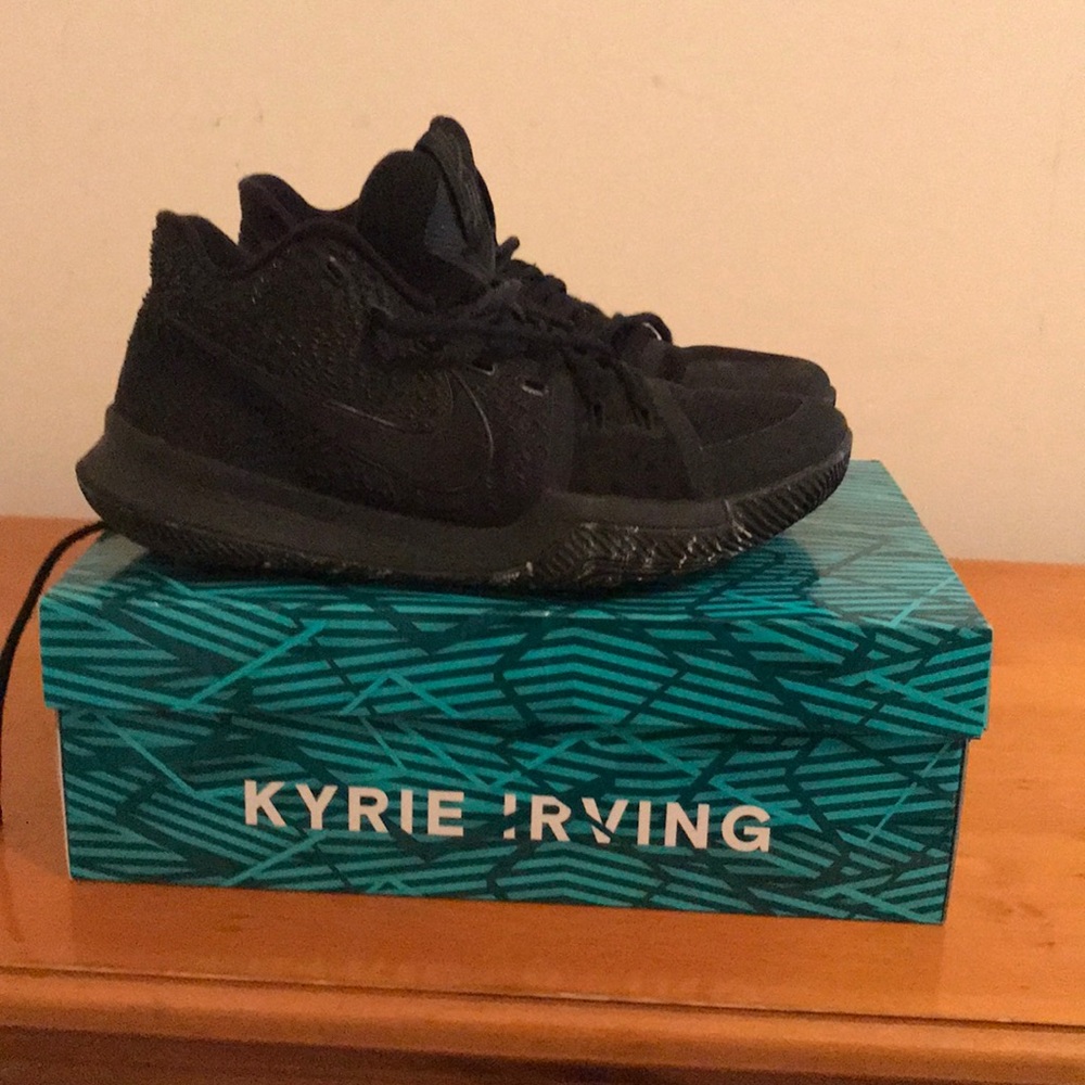 Men’s, Size 9.5 Kyrie Irving 3 shoes with box